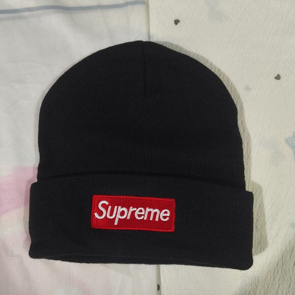 Supreme Black Beanie With Embroidered Logo - Picture 1 of 5
